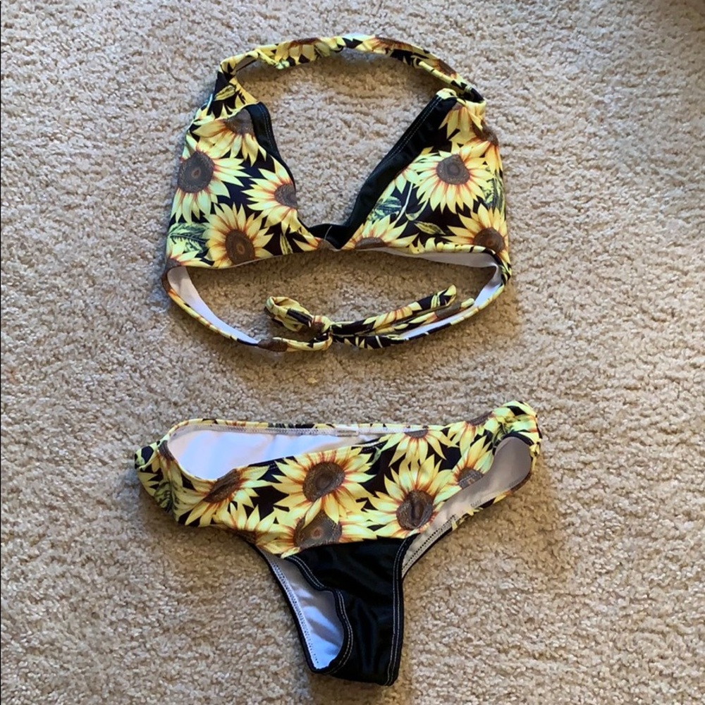 Worn once sunflower bikini w/ removable cups.